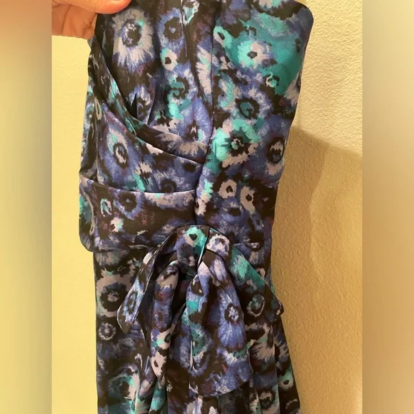 Lauren Conrad  |   Dress - Picture 3 of 5